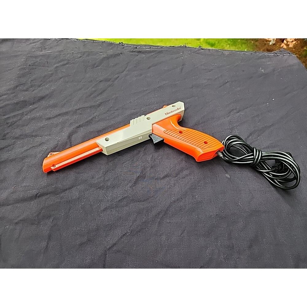 Nintendo NES Orange Light Zapper Gun TESTED Very Clean Nice 1985 Original